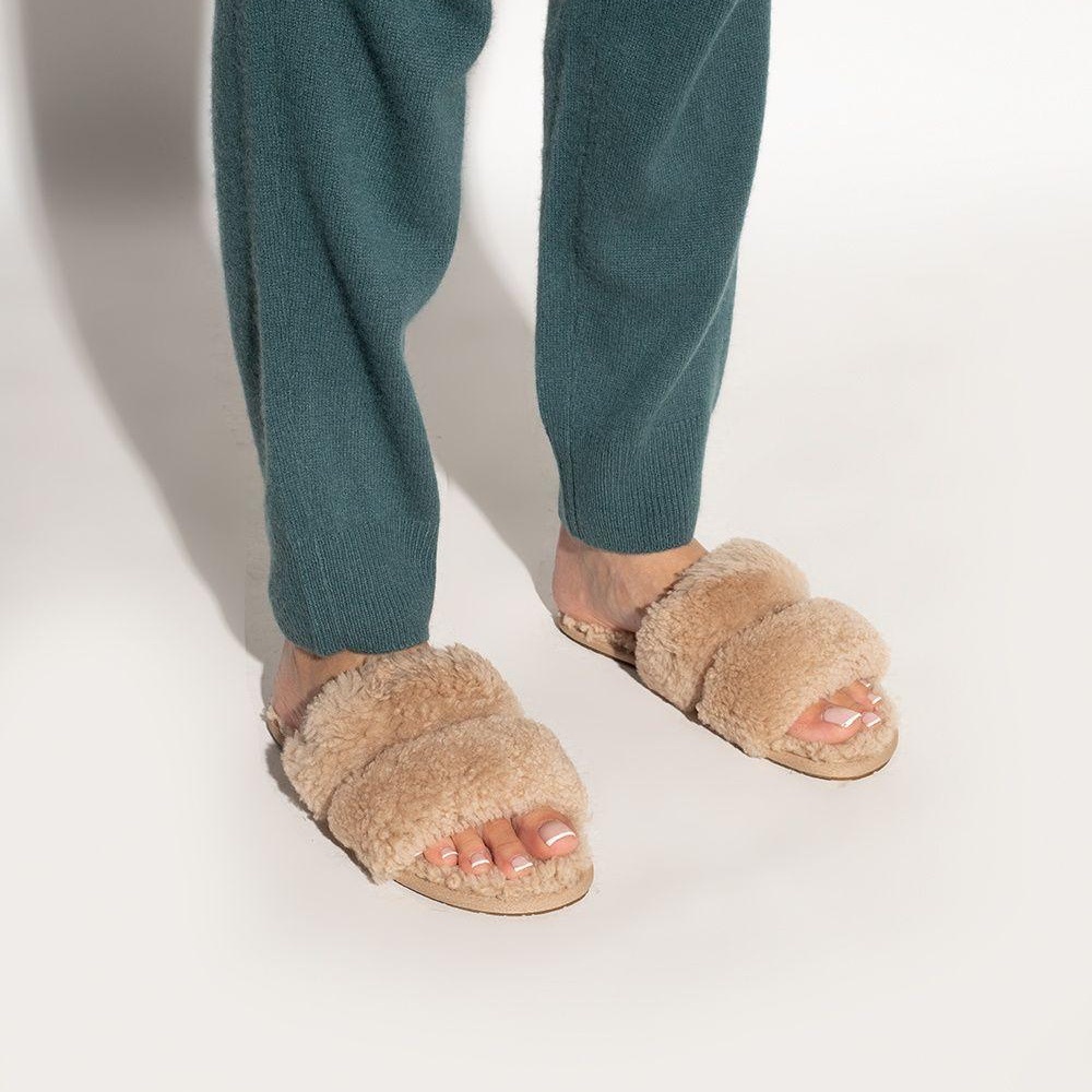 UGG beige maxi curly scuffetta slides. Size 8